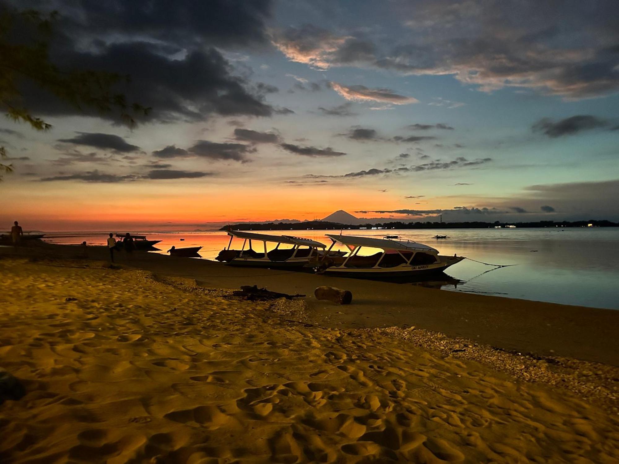 Sunny Rose Bungalows Gili Air - Adults Only Экстерьер фото